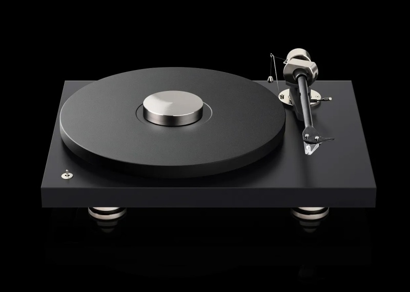 Pro-Ject Debut PRO B – популярный проигрыватель винила теперь с балансным подключением