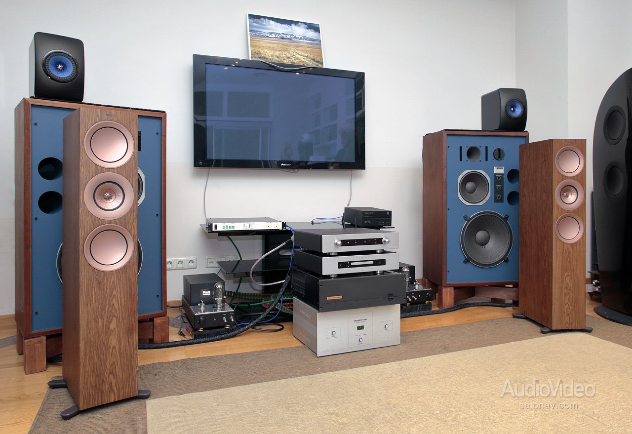 KEF R7